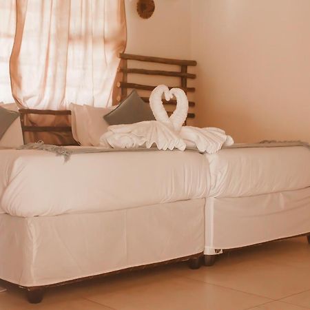 Leeville Guesthouse Касане Экстерьер фото