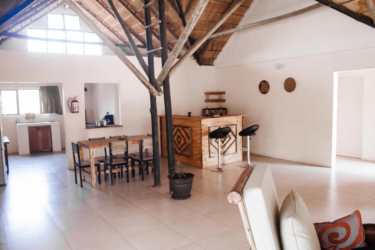 Leeville Guesthouse Касане Экстерьер фото