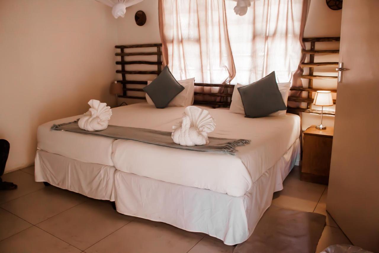 Leeville Guesthouse Касане Экстерьер фото