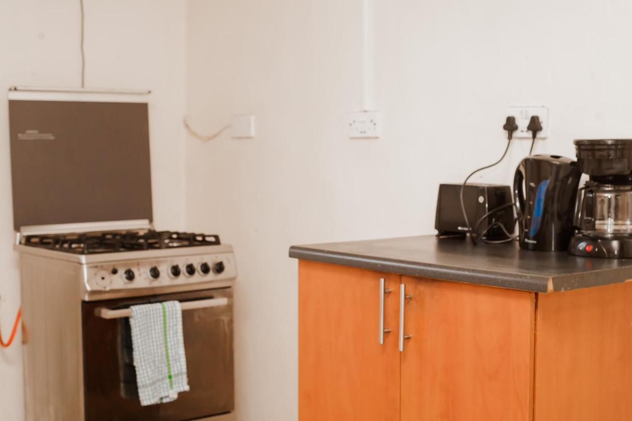 Leeville Guesthouse Касане Экстерьер фото