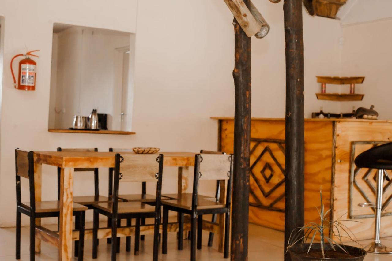 Leeville Guesthouse Касане Экстерьер фото