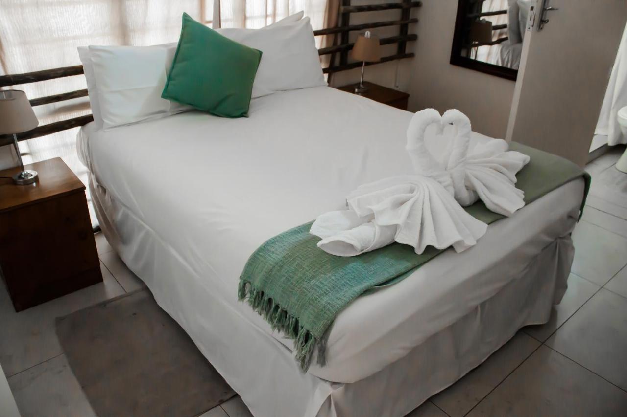 Leeville Guesthouse Касане Экстерьер фото