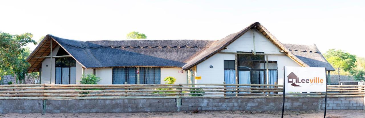 Leeville Guesthouse Касане Экстерьер фото